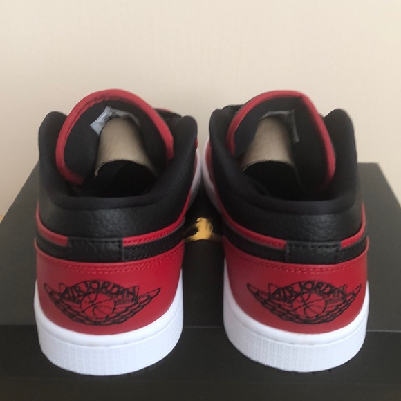 nike reverse bred low